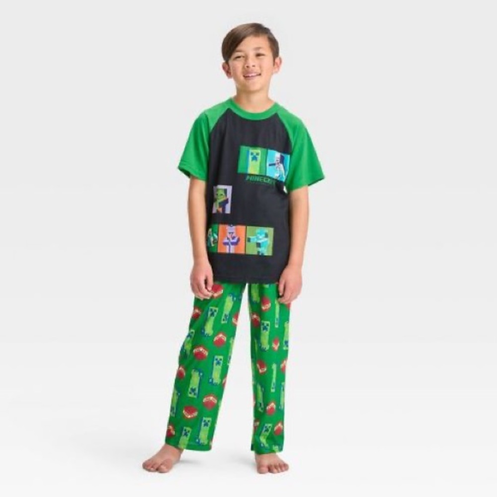 Green minecraft short-sleeved pajamas size 12/14 for boys